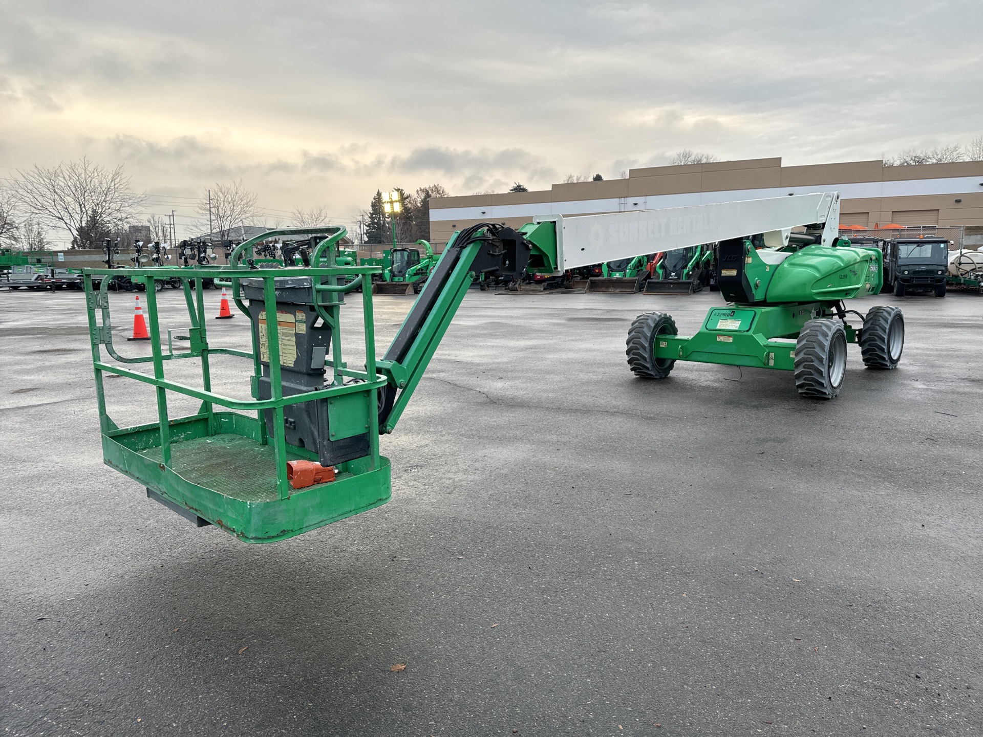 2014 JLG M600JP 4WD Hybrid Telescopic Boom Lift