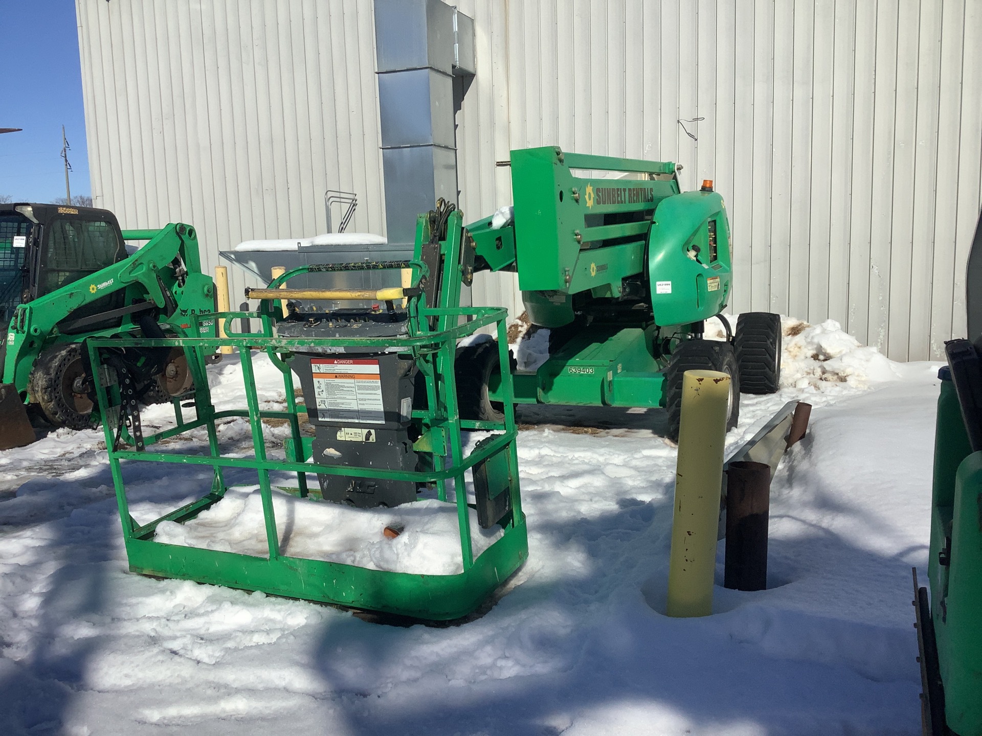 2014 JLG 450AJ 4WD Dual Fuel Articulating Boom Lift