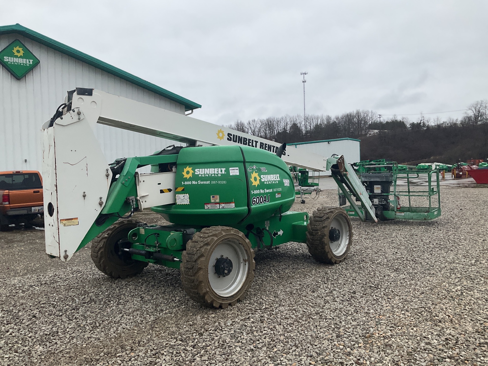 2015 JLG 600AJ 4WD Dual Fuel Articulating Boom Lift